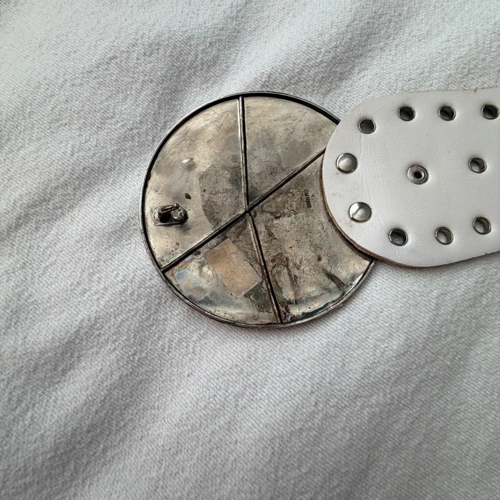 Unbranded metallic silver